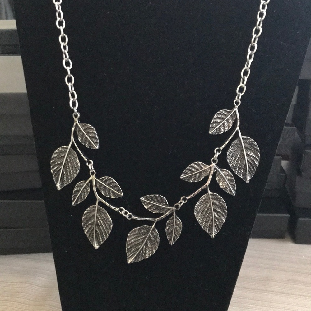 Silver tone leaf motif necklace